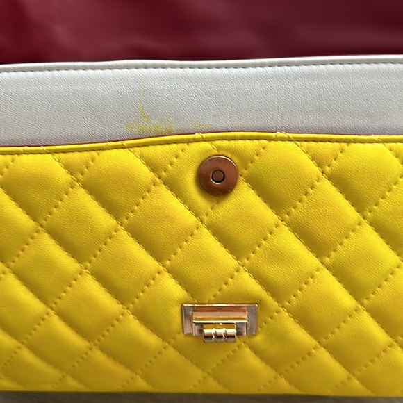 Yellow quilted leather bag - Picture 9 of 12